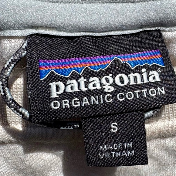 Patagonia Women's Organic Cotton Quilted Sweatshirt in cream - Picture 2 of 3